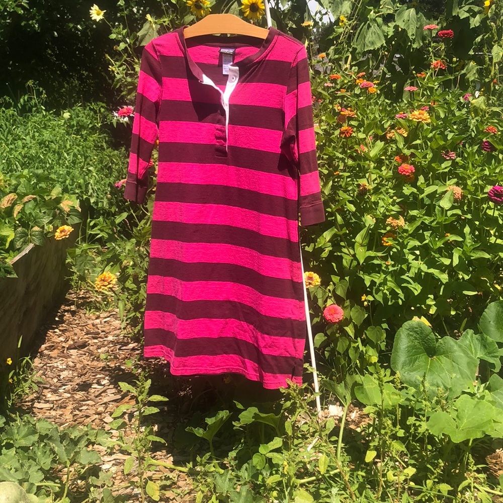 Comfy Patagonia t-shirt dress (pink & maroon)